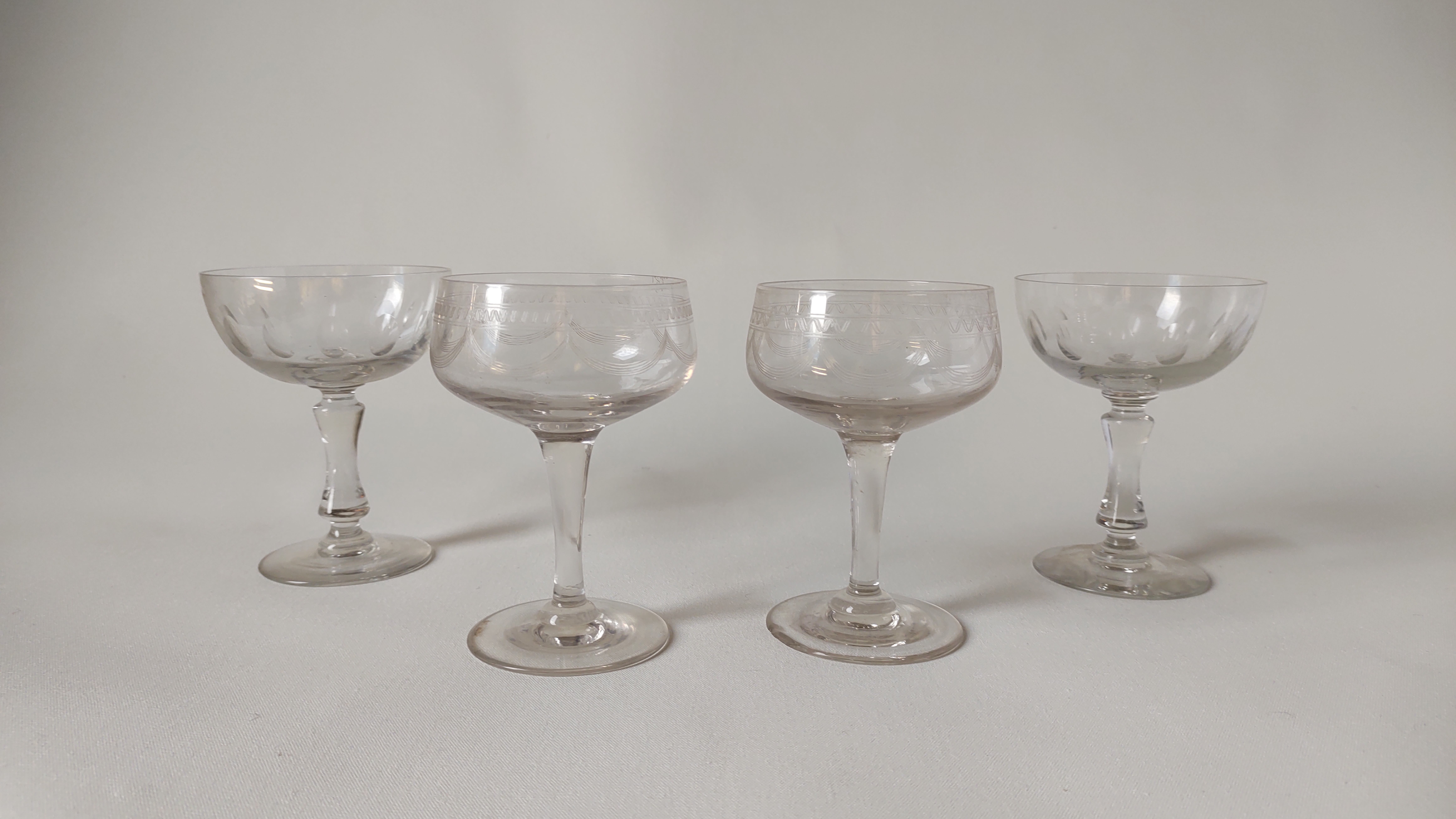 Champagne coupes set 1